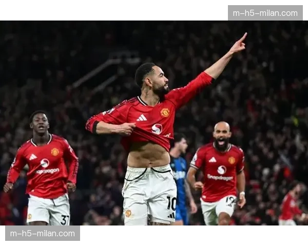 曼联争议平局仍居第三 争冠集团与中游分差进一步拉大 曼联争议平局仍居第三 争冠集团与中游分差进一步拉大